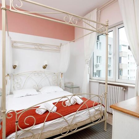 Classy 2 Bedroom Apartment In City Center 부쿠레슈티 외부 사진