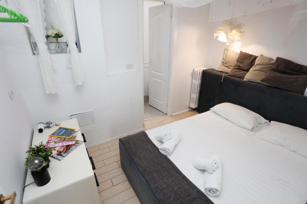 Classy 2 Bedroom Apartment In City Center 부쿠레슈티 외부 사진
