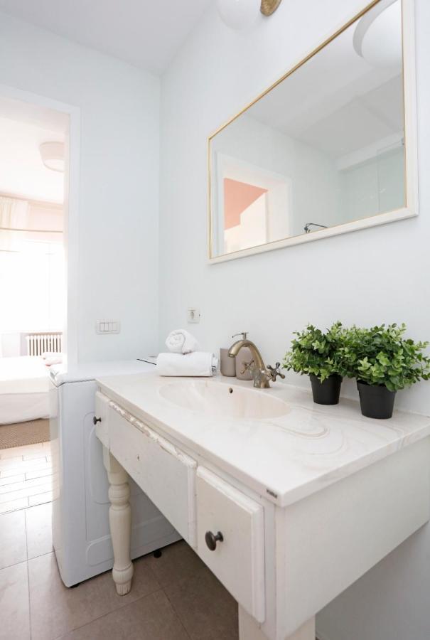 Classy 2 Bedroom Apartment In City Center 부쿠레슈티 외부 사진